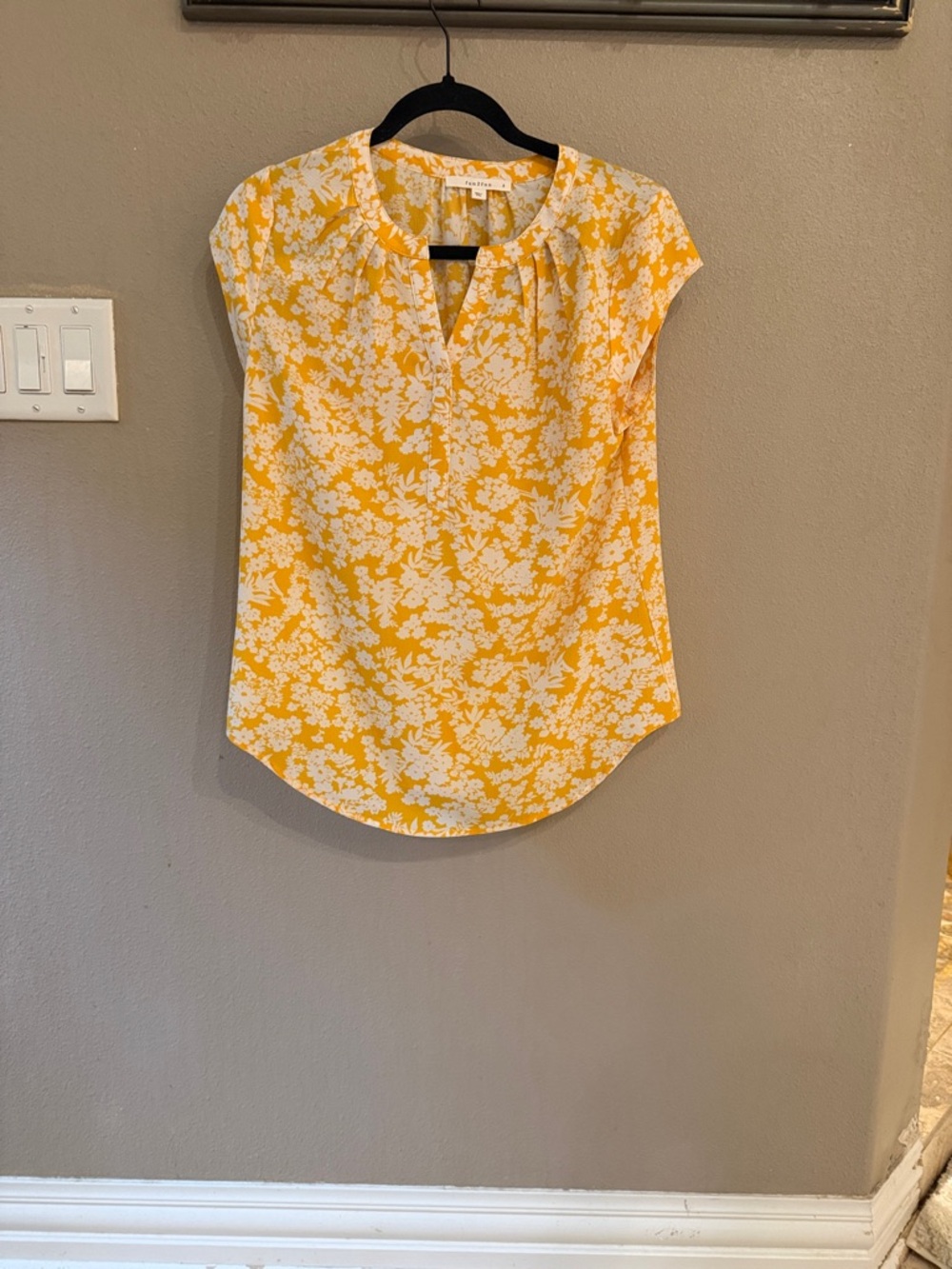 fun 2 fun Yellow Floral Cap-Sleeve V-Notch Blouse